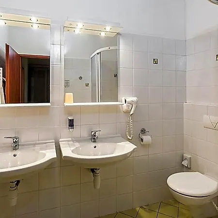 Hotel Augustus Et Otto 4*